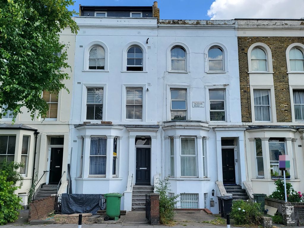 1 bed flat for sale in Isledon Road, London N7, £369,000