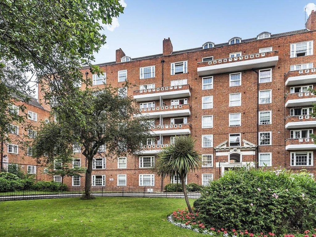 4 bed flat for sale in Barrow Hill Estate, London NW8, £875,000