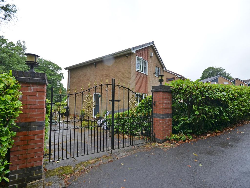 3 bed detached house for sale in Hill End Lane, Mottram, Hyde SK14, £350,000