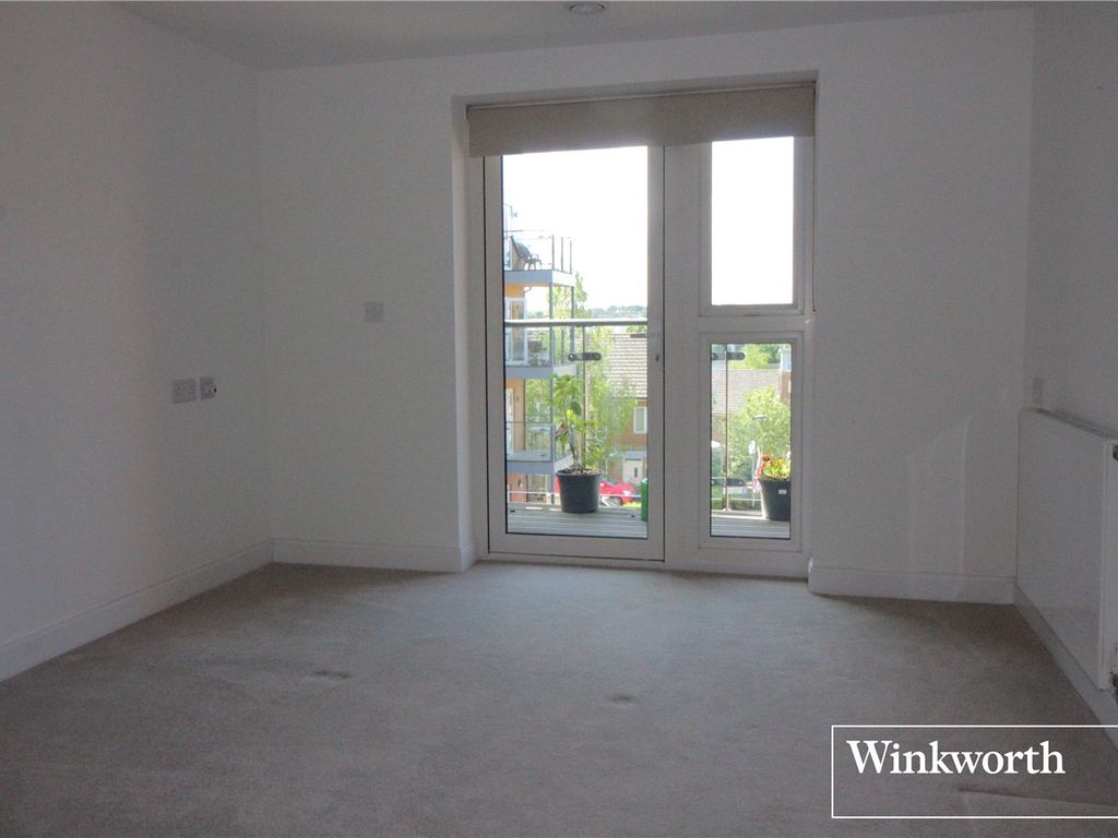 2 bed flat to rent in Studio Way, Borehamwood, Hertfordshire WD6, £3,999 pcm