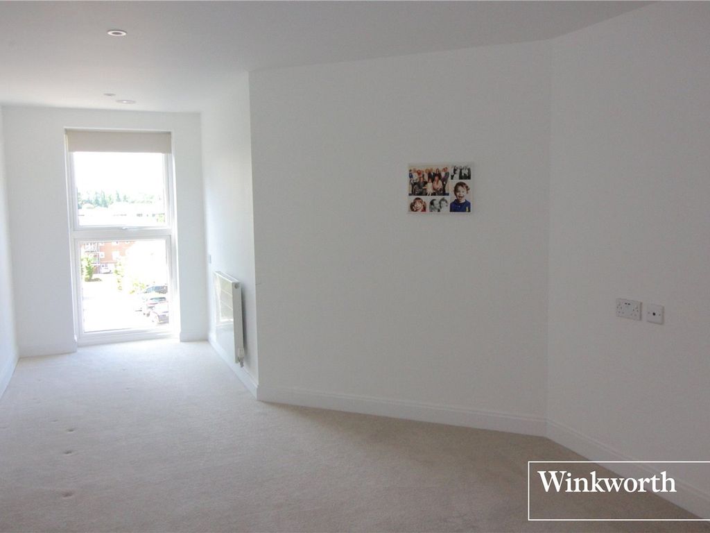 2 bed flat to rent in Studio Way, Borehamwood, Hertfordshire WD6, £3,999 pcm