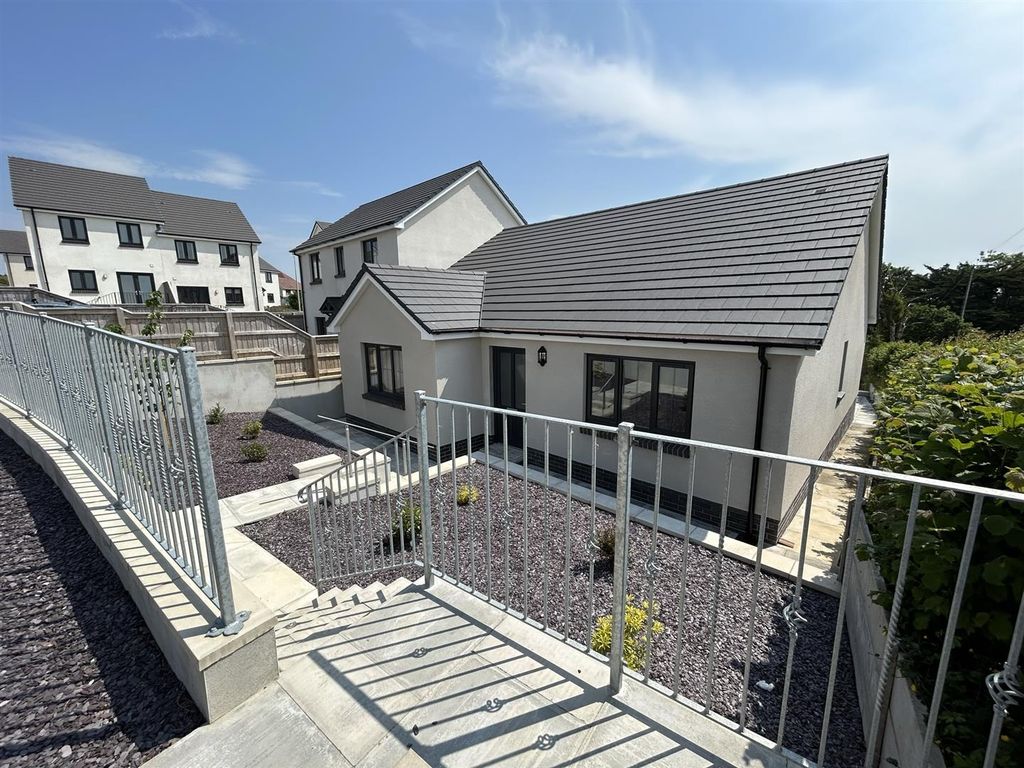 3 bed detached bungalow for sale in Bro Mebyd, Bancffosfelen, Llanelli SA15, £264,995