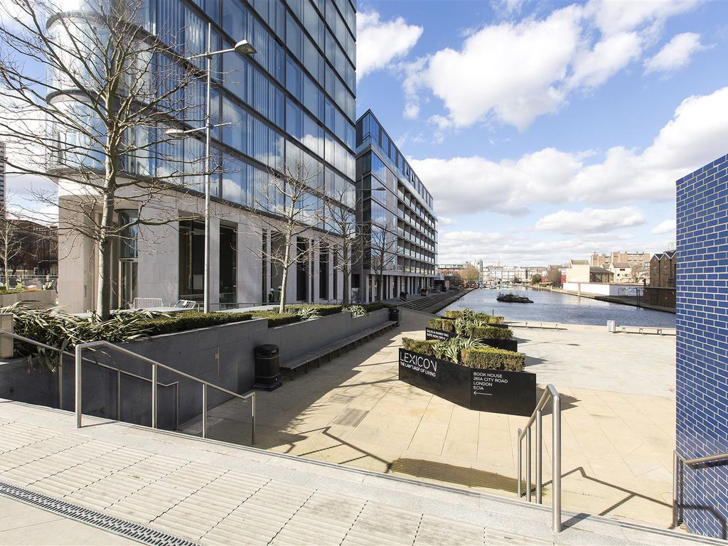 1 bed flat for sale in Chronicle Tower, 261B City Road, London EC1V, £780,000