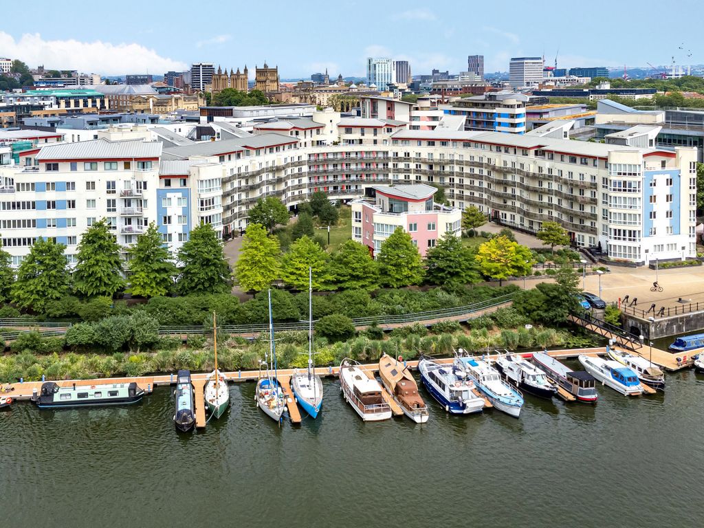 2 bed flat for sale in Hannover Quay, Bristol, Somerset BS1, £425,000
