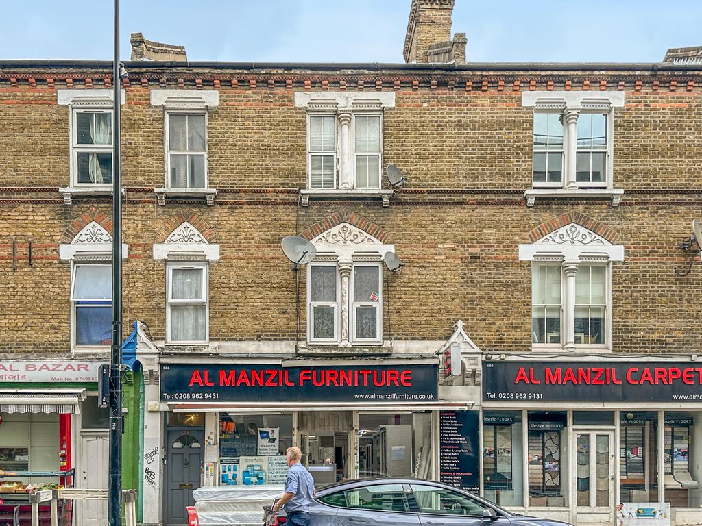2 bed flat for sale in Harrow Road, London W10, £425,000