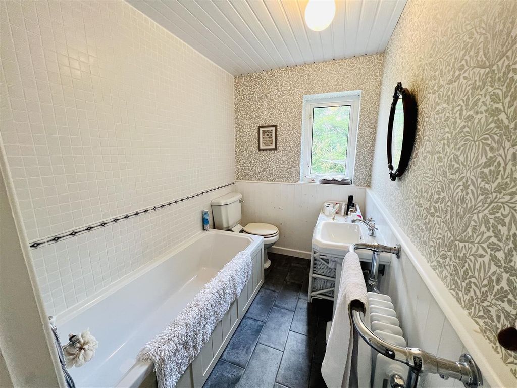4 bed cottage for sale in Salem, Llandeilo SA19, £449,500