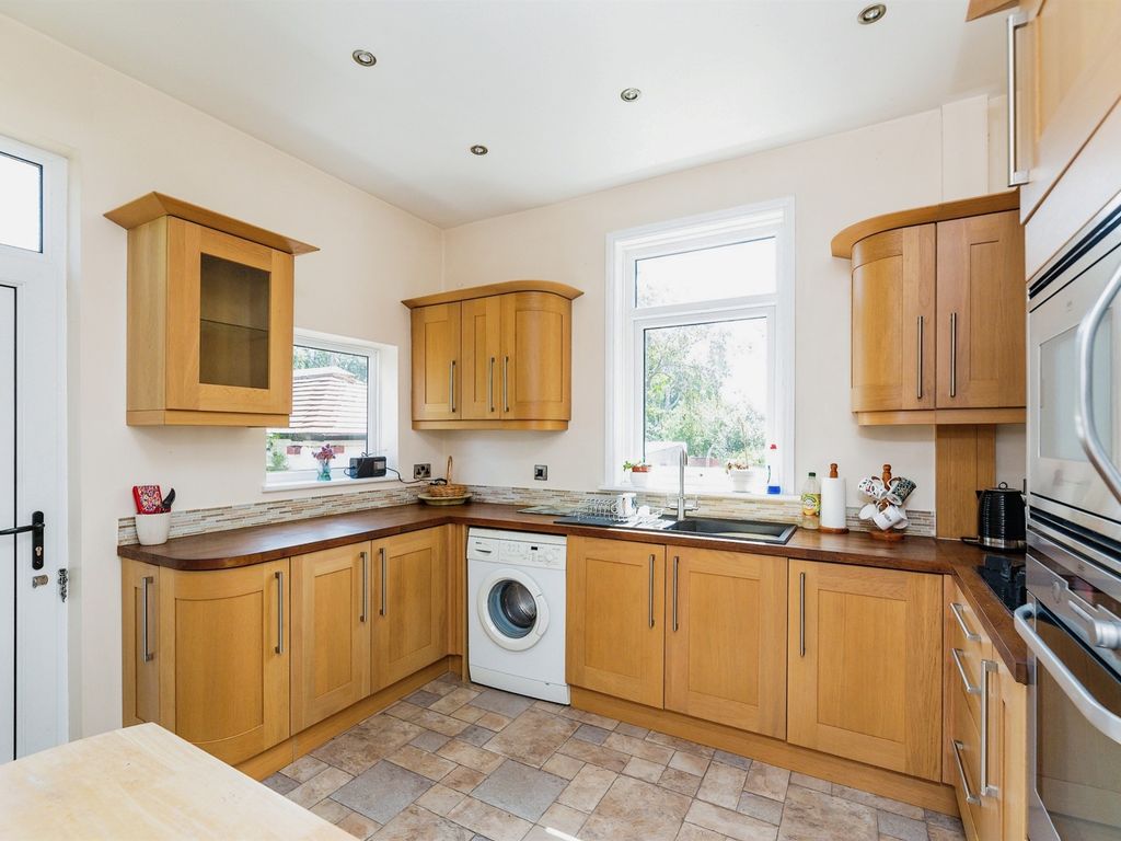 3 bed detached house for sale in Huddersfield Road, Barnsley S75, £440,000