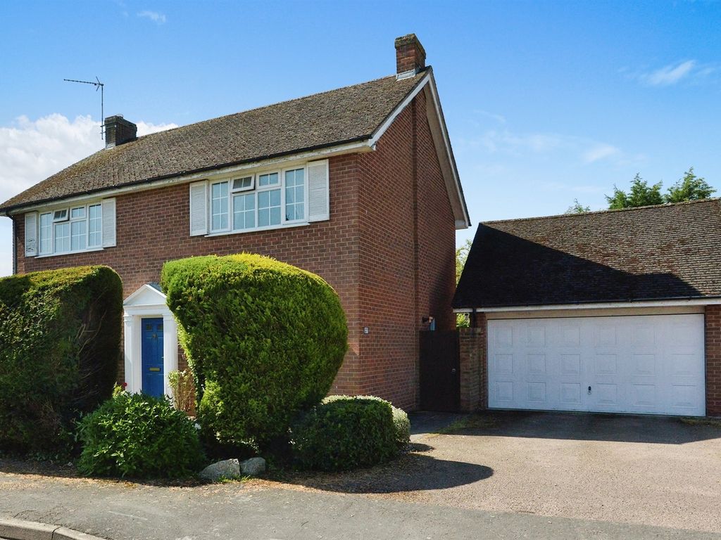 4 bed detached house for sale in Shepperton Close, Castlethorpe, Milton Keynes MK19, £475,000