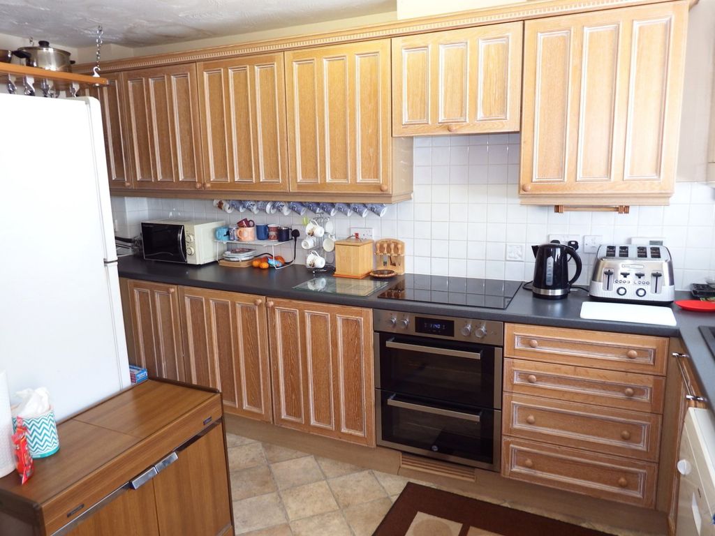 3 bed detached house for sale in Grasmere, Stevenage, Hertfordshire SG1, £385,000