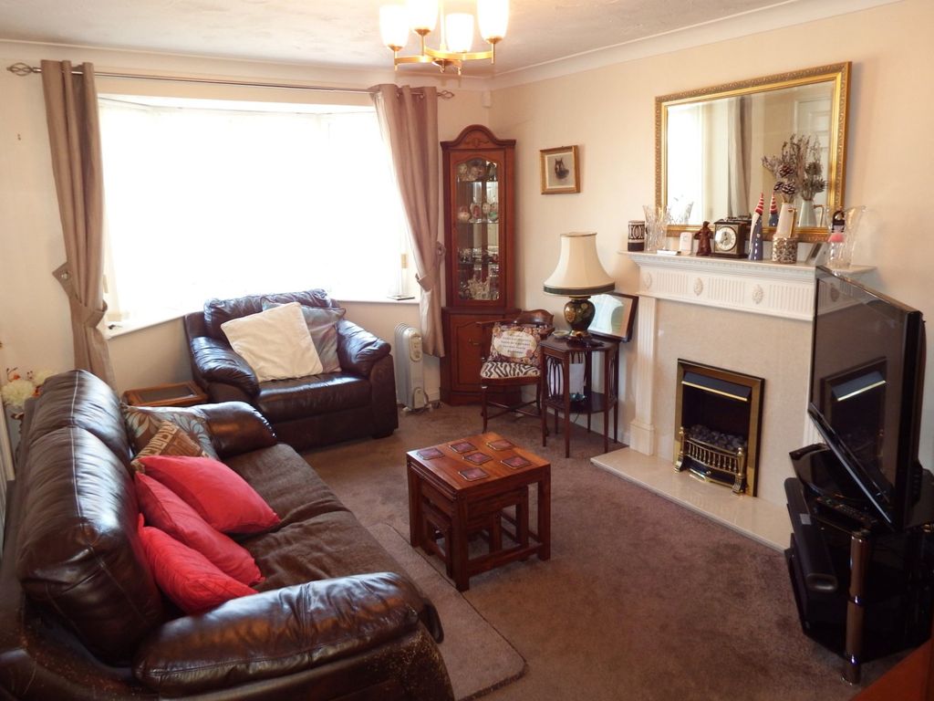 3 bed detached house for sale in Grasmere, Stevenage, Hertfordshire SG1, £385,000