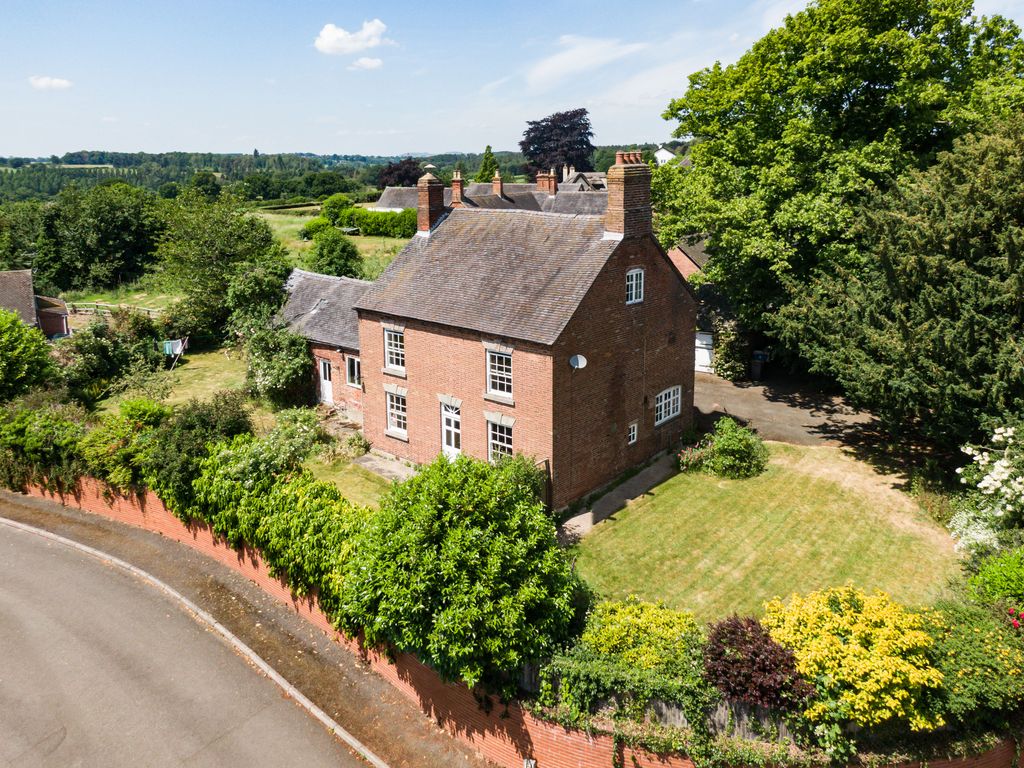 4 bed farmhouse for sale in Church Lane, Shirley DE6, £685,000