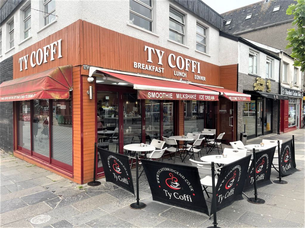 Restaurant/cafe to let in Market Street, Bridgend CF31, £14,400 pa