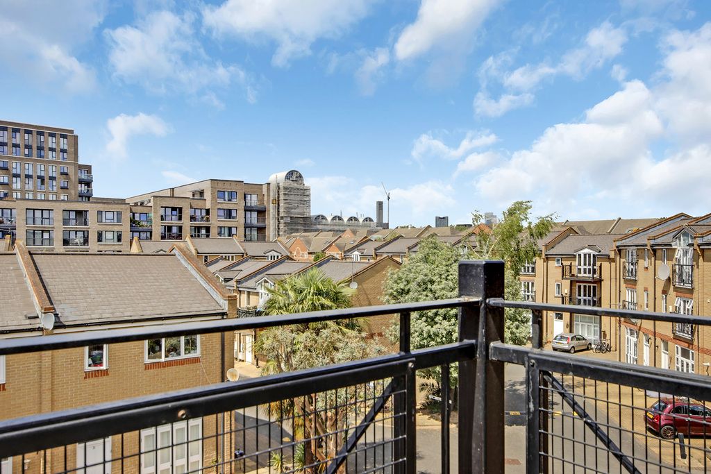 3 bed town house for sale in Enterprize Way, London SE8, £650,000