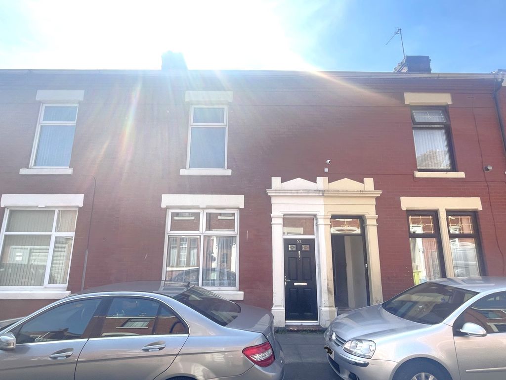 3 bed terraced house to rent in Brixton Road, Preston PR1, £800 pcm