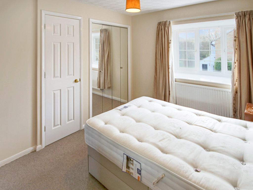 2 bed terraced house for sale in Tamarin Gardens, Cherry Hinton, Cambridge CB1, £350,000