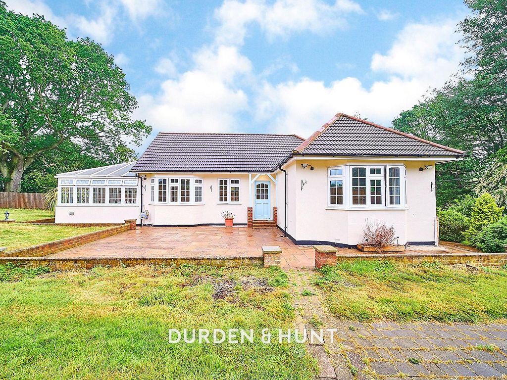 3 bed detached bungalow for sale in Church Lane, Stapleford Abbotts, Romford RM4, £675,000