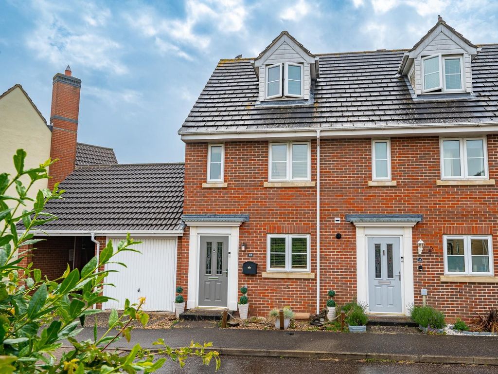 3 bed town house for sale in Rowan Way, Dunmow CM6, £375,000