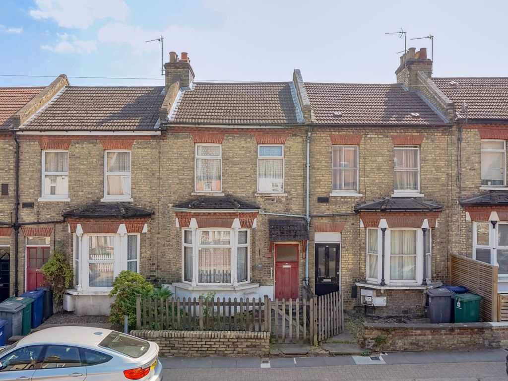 3 bed terraced house for sale in Oakleigh Road North, London N20, £520,000