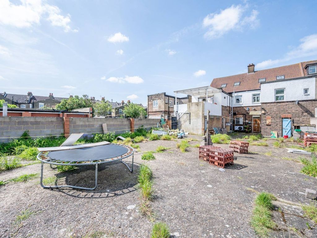 Land for sale in Thornton Heath, Surrey, Thornton Heath CR7, £370,000