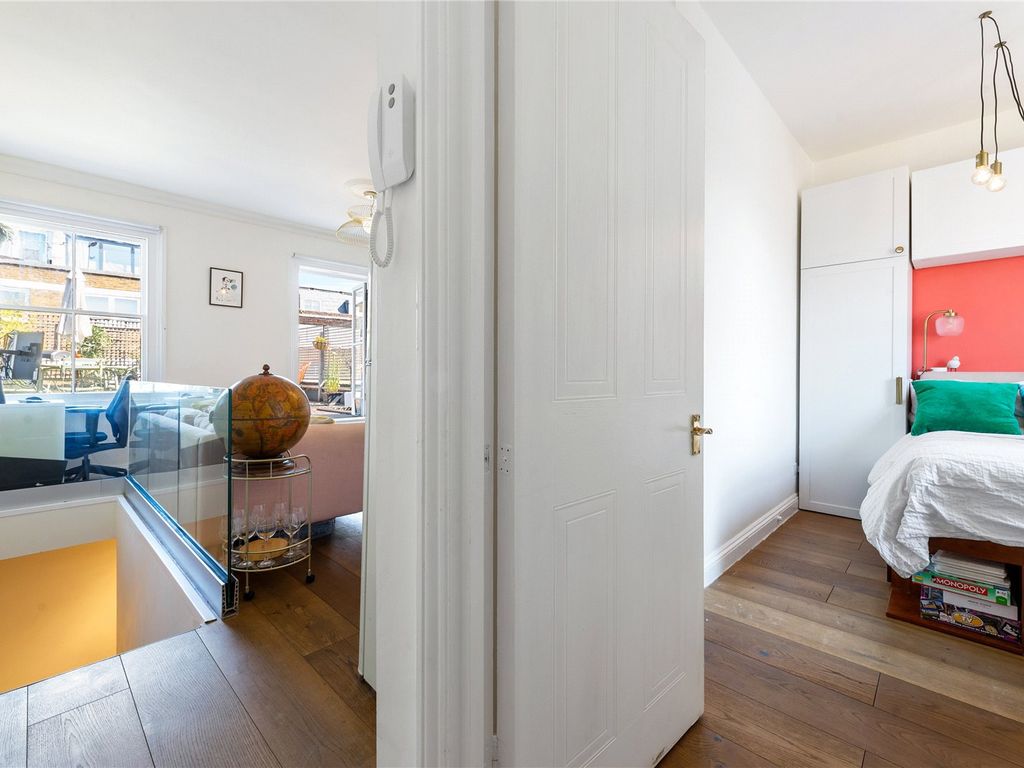 1 bed flat for sale in Islington Park Street, Islington, London N1, £550,000