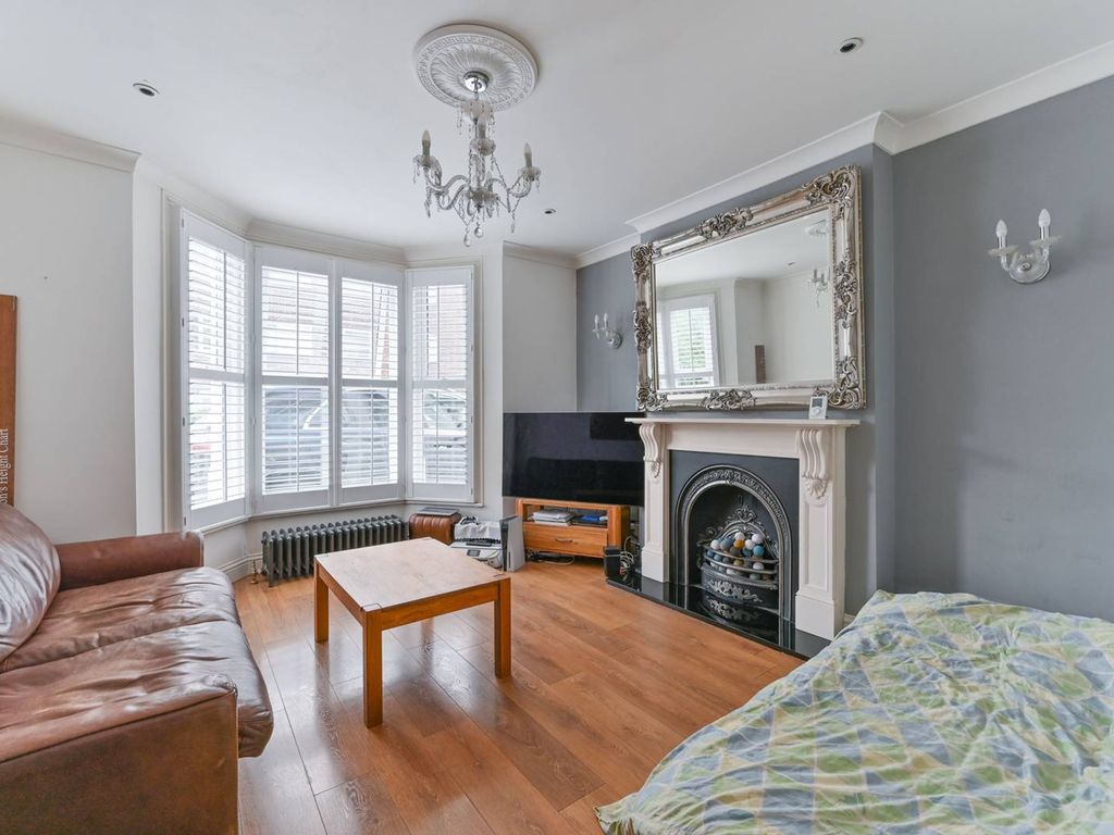 2 bed flat for sale in Clarence Road, Crystal Palace, Croydon CR0, £300,000