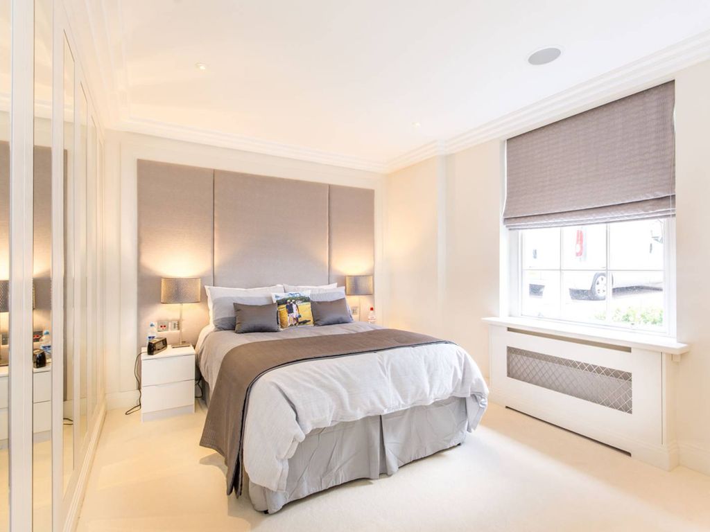 3 bed flat for sale in Abbey Road, St John's Wood, London NW8, £1,600,000
