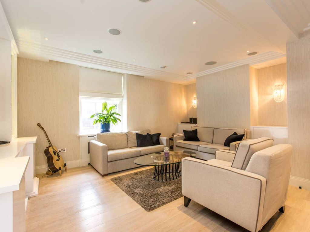 3 bed flat for sale in Abbey Road, St John's Wood, London NW8, £1,600,000