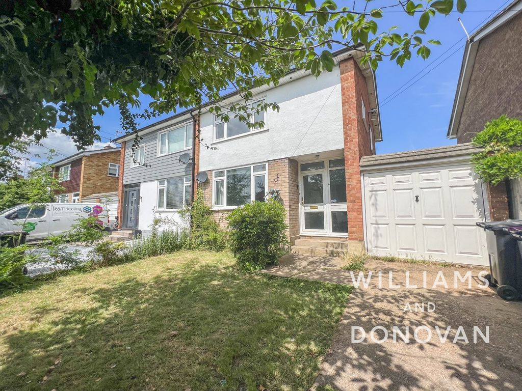 3 bed semi-detached house for sale in Hockley Rise, Hockley SS5, £350,000