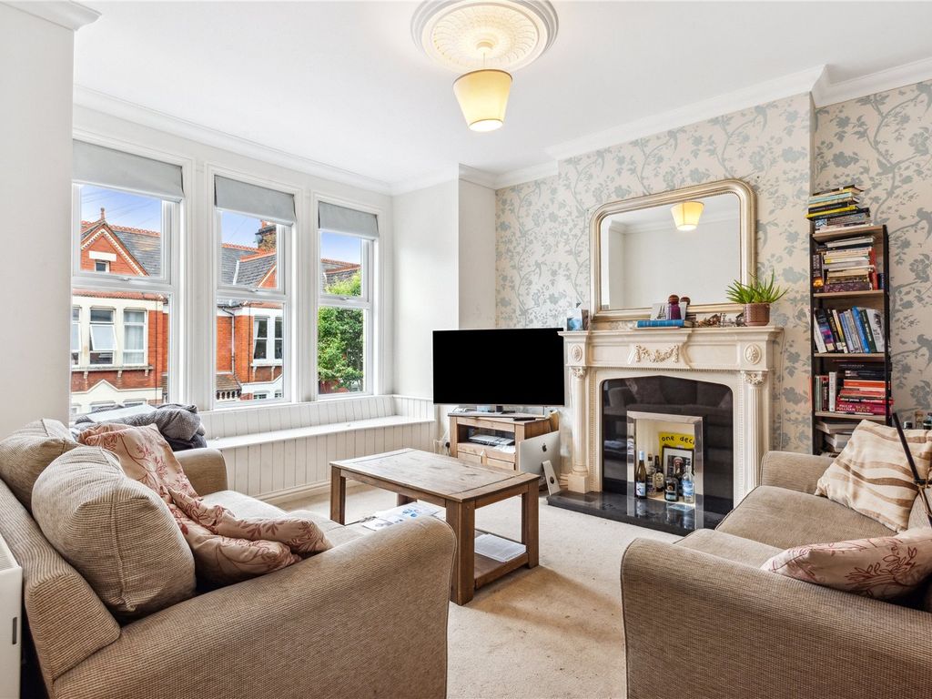 3 bed maisonette for sale in Yukon Road, Clapham South, London SW12, £700,000