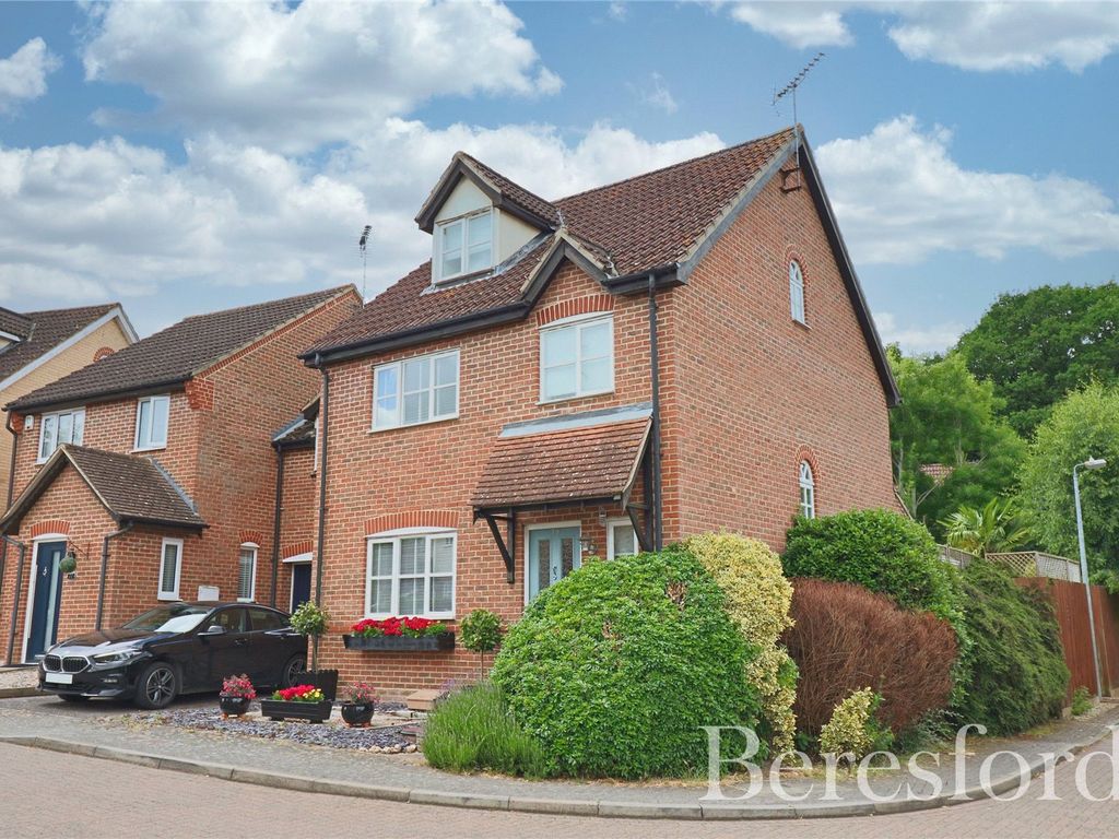 4 bed detached house for sale in Lukins Drive, Dunmow CM6, £500,000