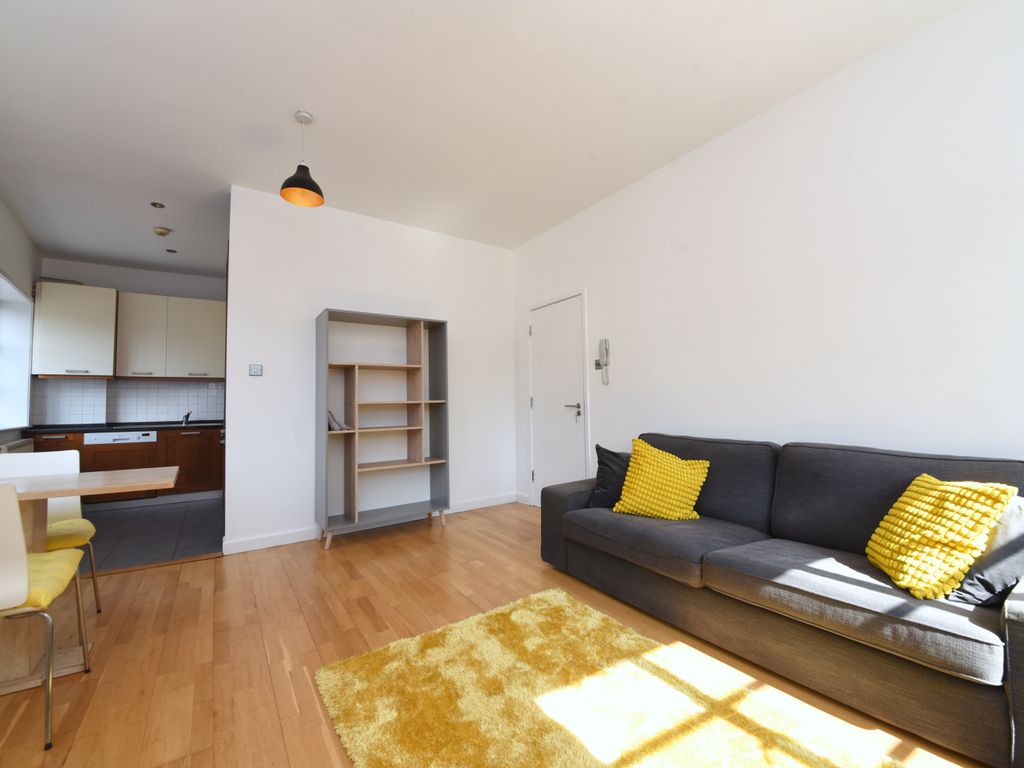 1 bed flat for sale in City Garden Row, London N1, £475,000