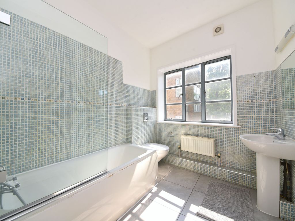 1 bed flat for sale in City Garden Row, London N1, £475,000