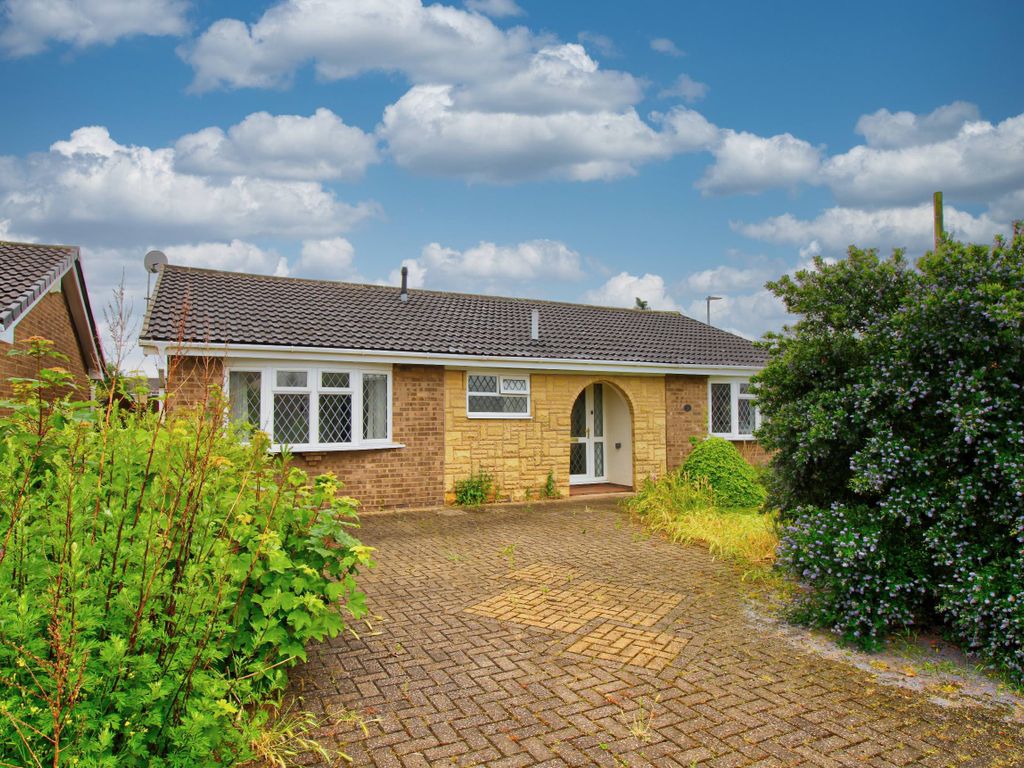 3 bed detached bungalow for sale in Parkdale, Ibstock LE67, £335,000