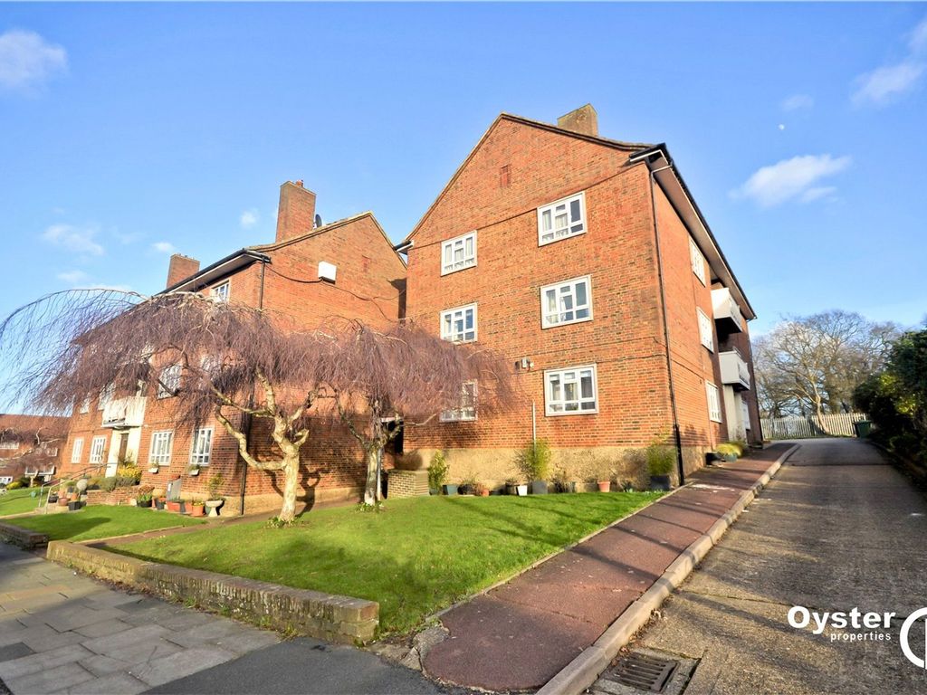 3 bed flat for sale in Alexandra Road, London N10, £385,000