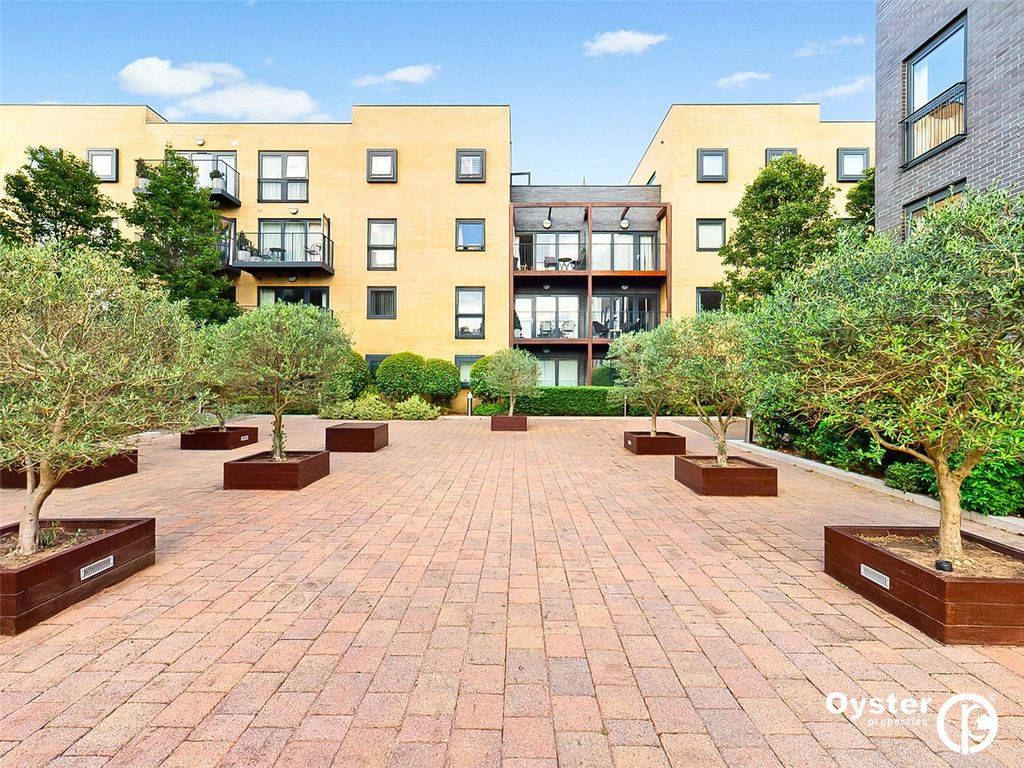 2 bed flat for sale in Unwin Way, Stanmore HA7, £425,000