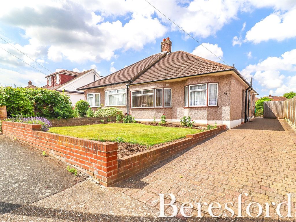 3 bed bungalow for sale in Lime Avenue, Upminster RM14, £500,000
