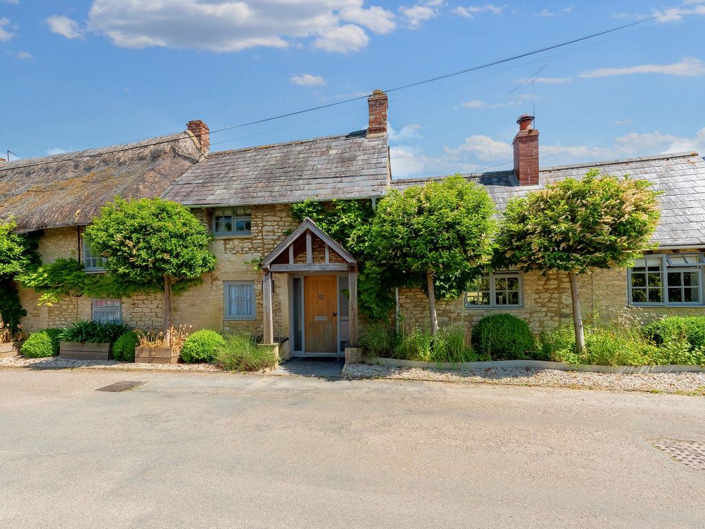 4 bed cottage for sale in Church Road, North Leigh OX29, £850,000