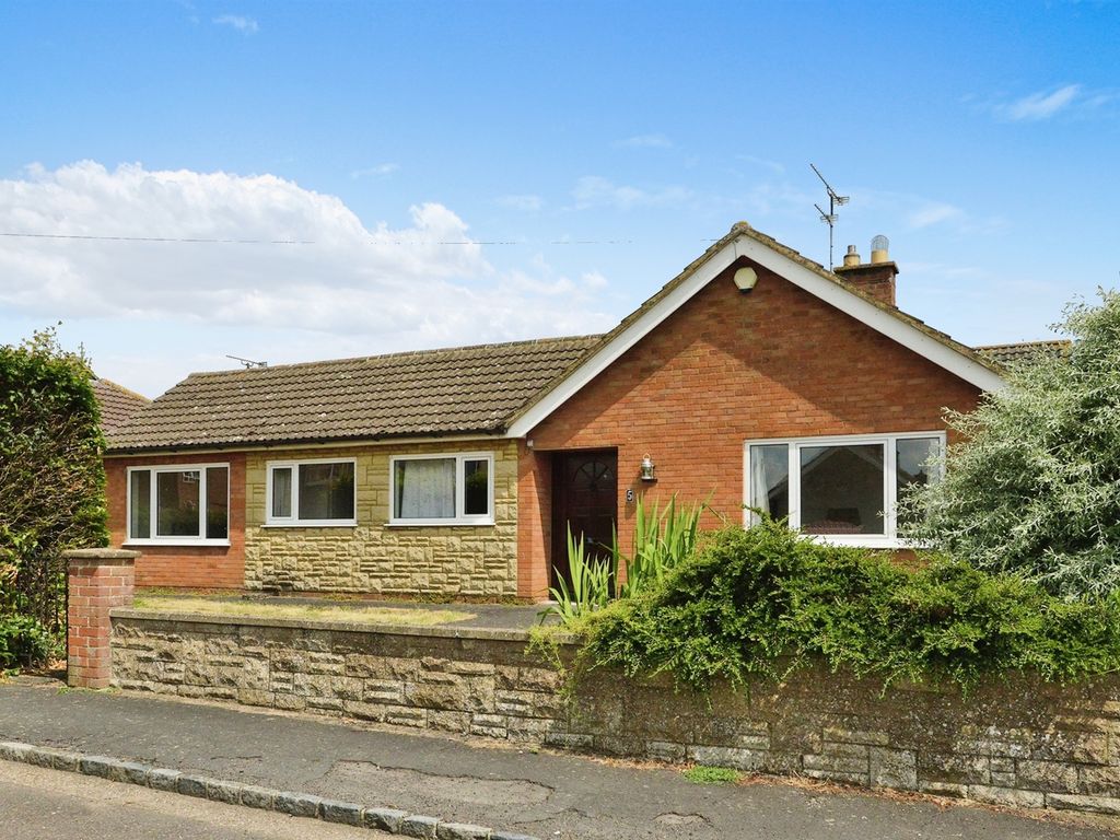3 bed detached bungalow for sale in The Chequers, Castlethorpe, Milton Keynes MK19, £425,000