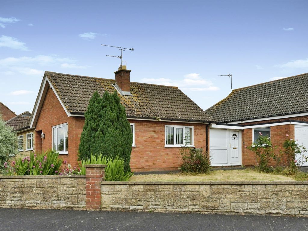 3 bed detached bungalow for sale in The Chequers, Castlethorpe, Milton Keynes MK19, £425,000