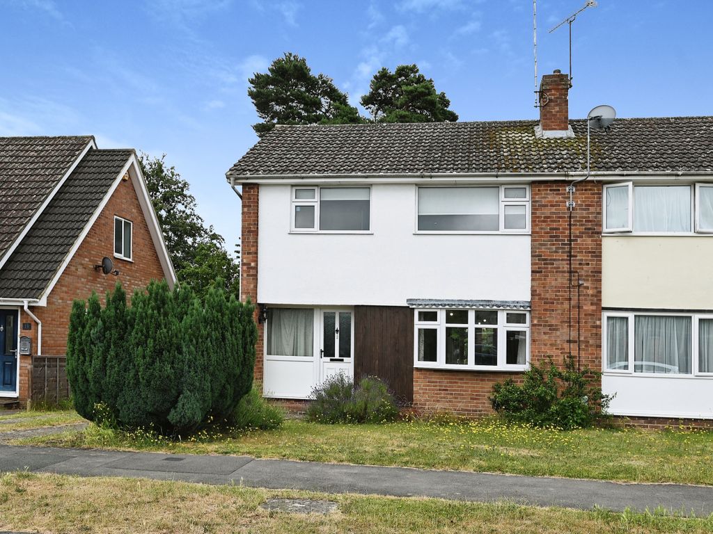 3 bed semi-detached house for sale in Highgate Road, Reading RG5, £450,000