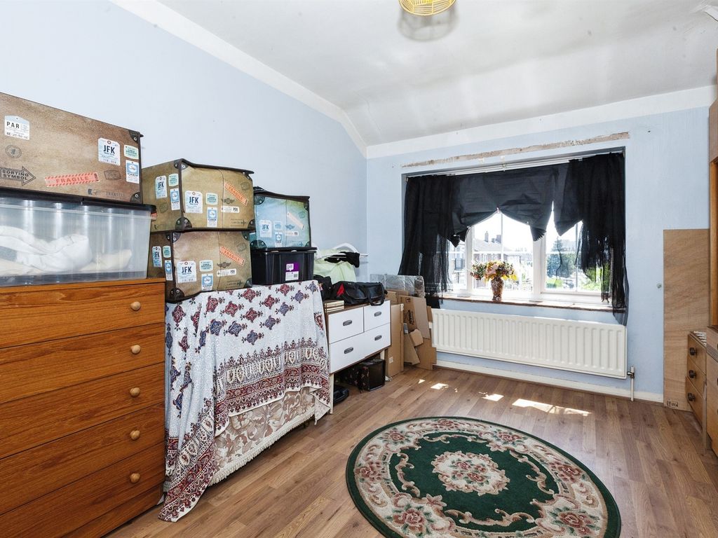 3 bed semi-detached house for sale in Long Readings Lane, Slough SL2, £360,000