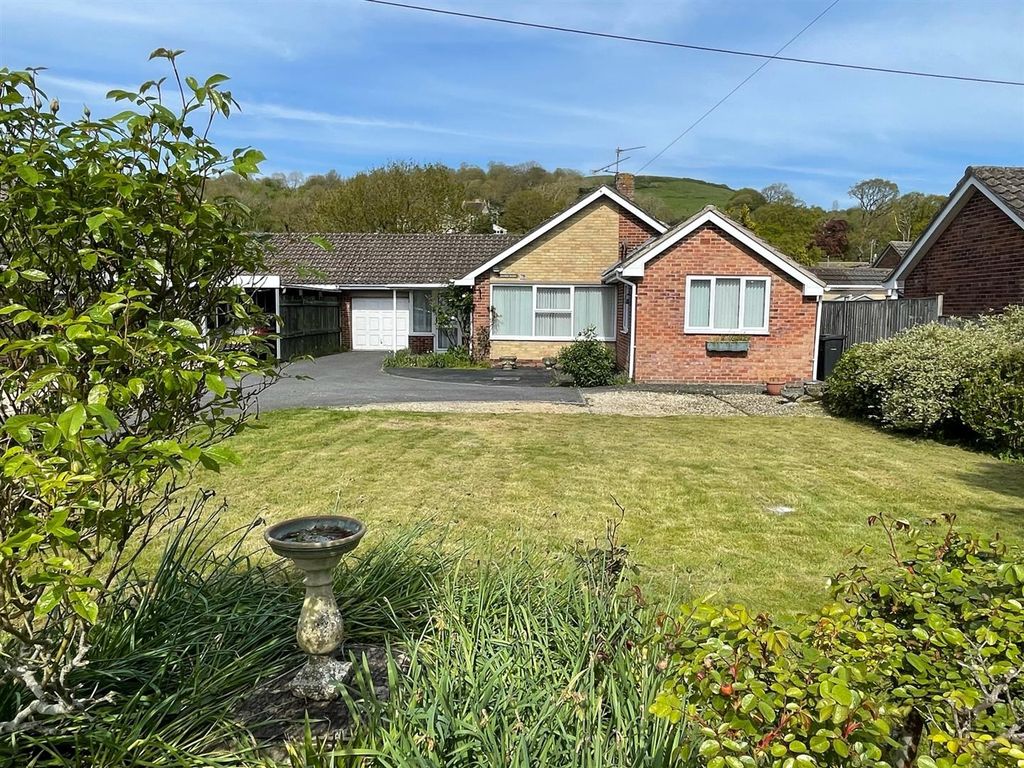 4 bed bungalow for sale in Brent Street, Brent Knoll, Highbridge TA9, £390,000
