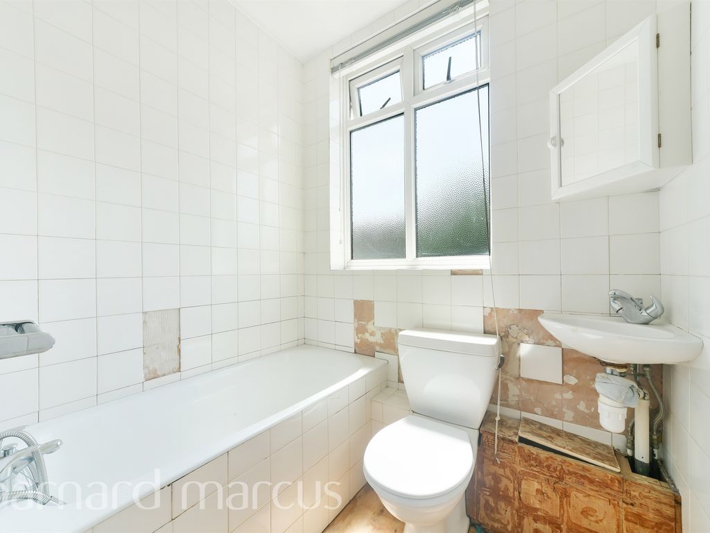 3 bed end terrace house for sale in Shalstone Road, London SW14, £800,000