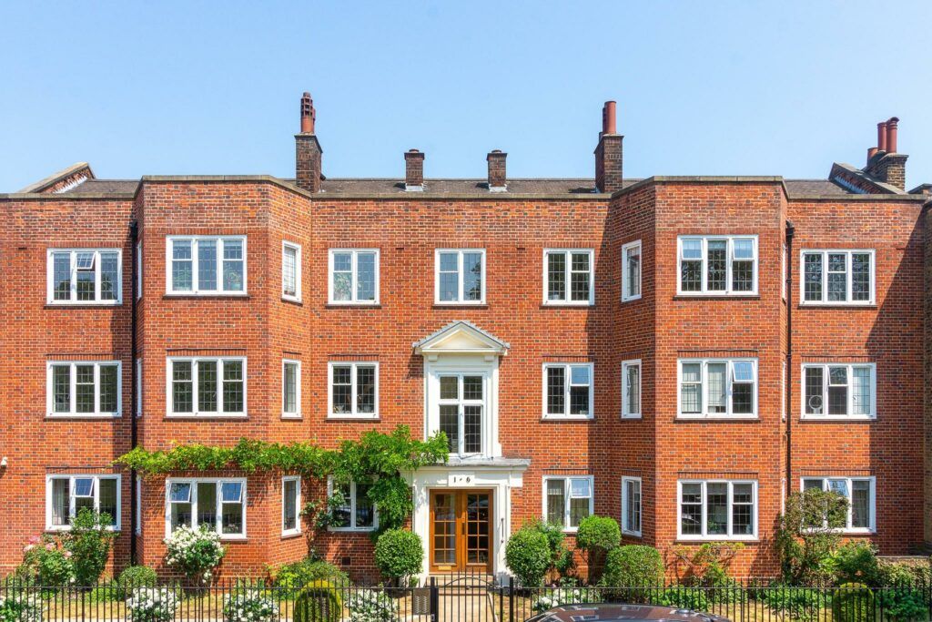 3 bed flat for sale in Little Green, Richmond TW9, £1,075,000