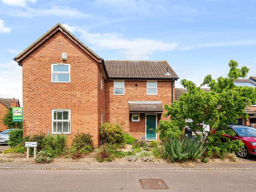 4 bed detached house for sale in Amberley Gardens, Bedford MK40, £535,000