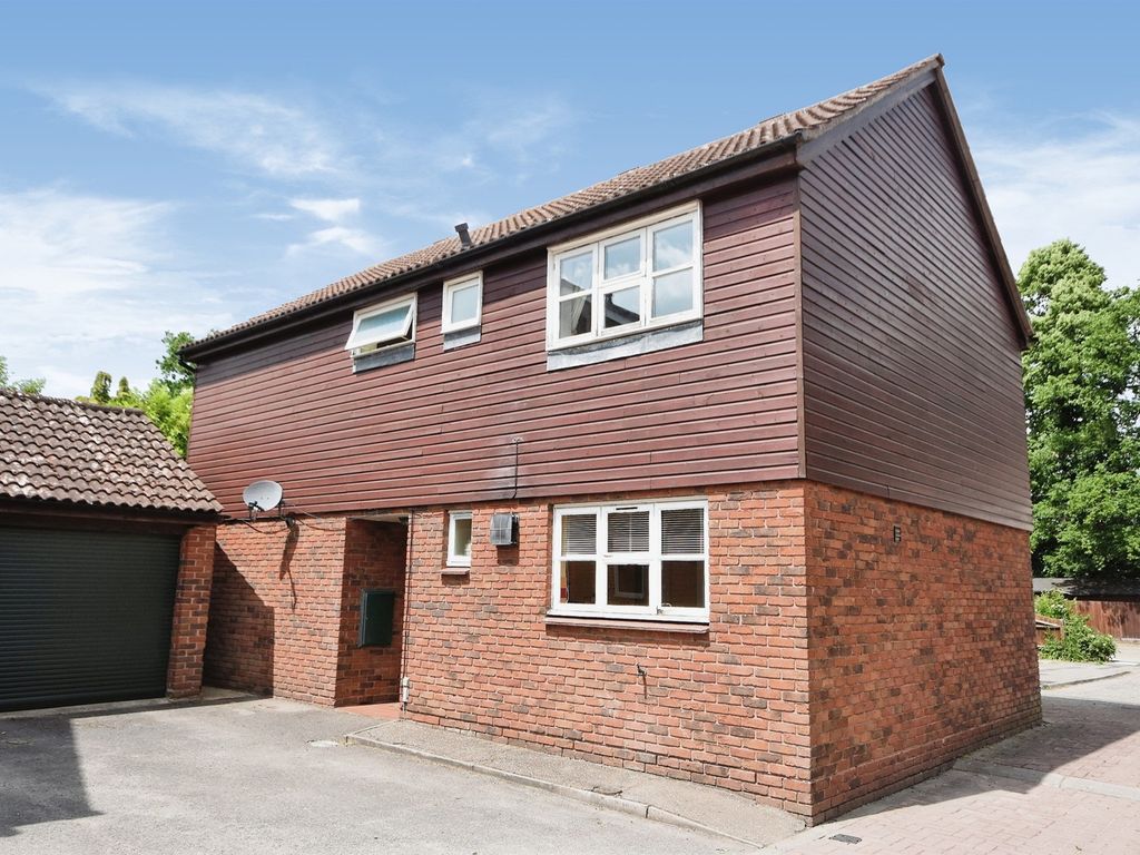 4 bed detached house for sale in Buttermere, Great Notley, Braintree CM77, £475,000