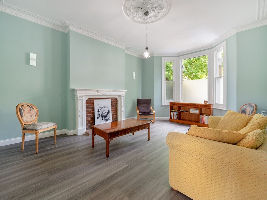 1 bed flat for sale in Harvard Road, Gunnersbury, Chiswick W4, £550,000