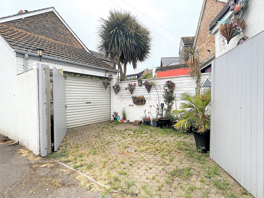 3 bed end terrace house for sale in Stanley Road, Poole Quay, Poole BH15, £400,000