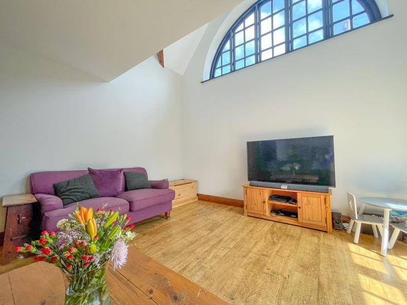 3 bed barn conversion for sale in The Courtyard, Liscombe Park, Soulbury LU7, £520,000