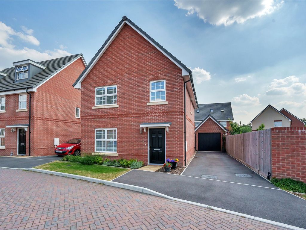 4 bed detached house for sale in Buttermilk Grove, Three Mile Cross, Reading, Berkshire RG7, £585,000